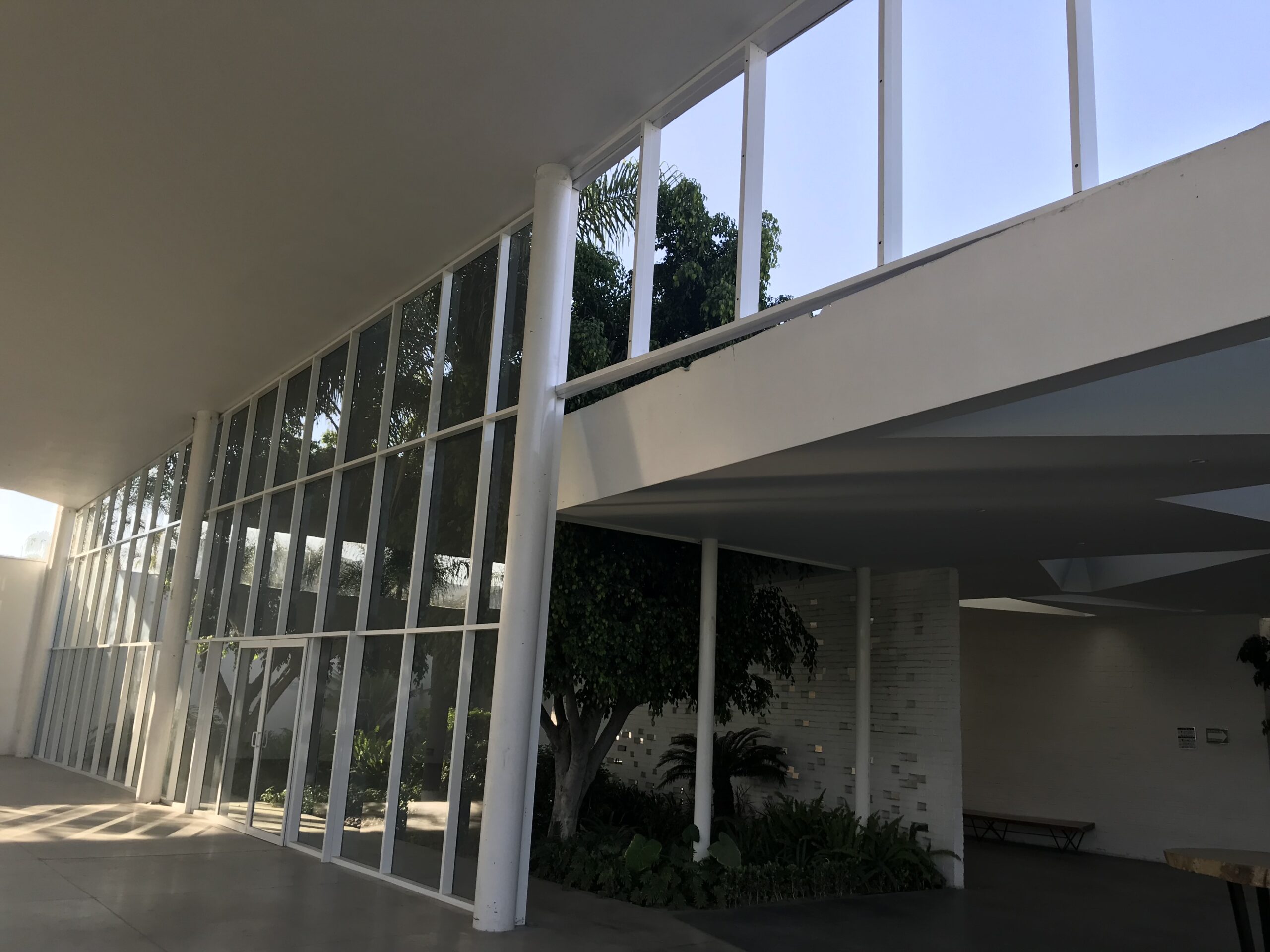 fachada muro cortina con vidrio templado